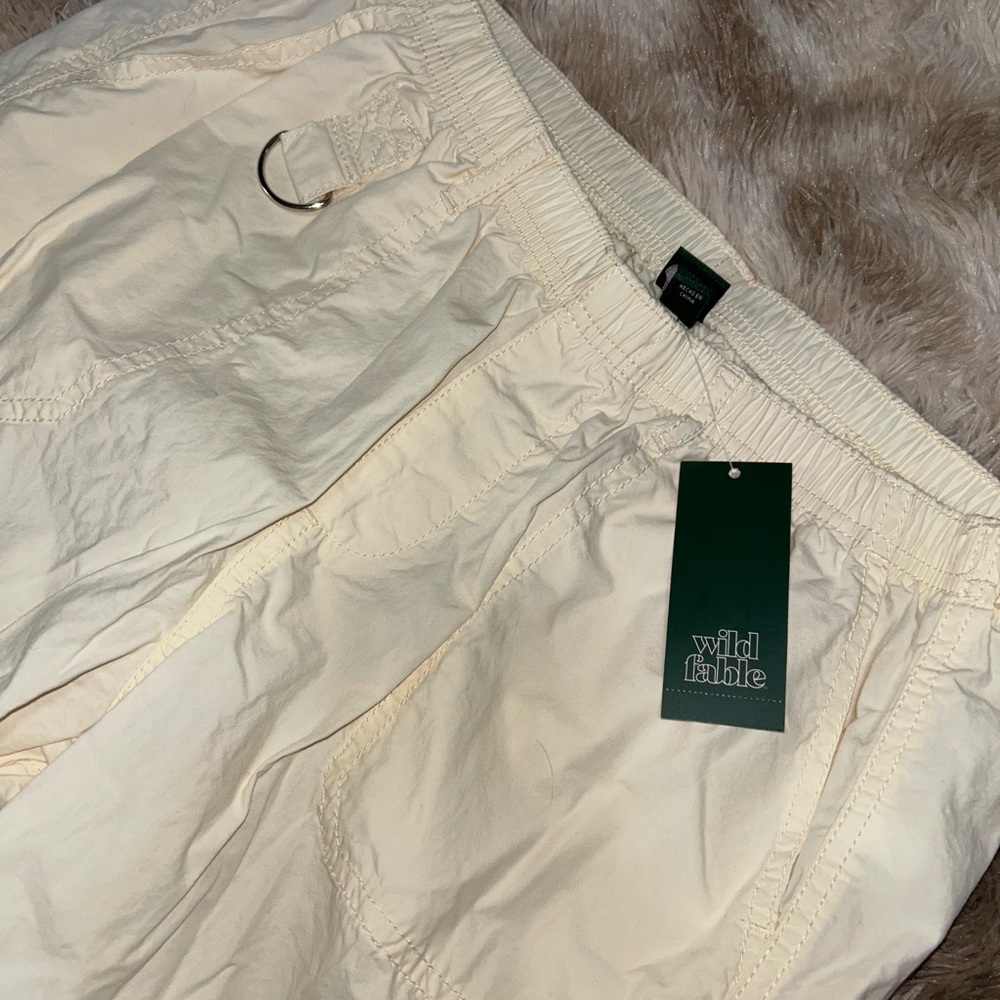 NWT Wild Fable Women’s Mid-Rise Cargo Pants Relaxed Off White Medium lightweight - Picture 7 of 9